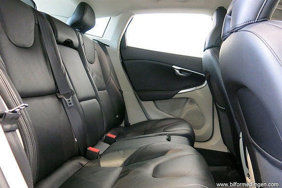 Volvo V40 8 of 16