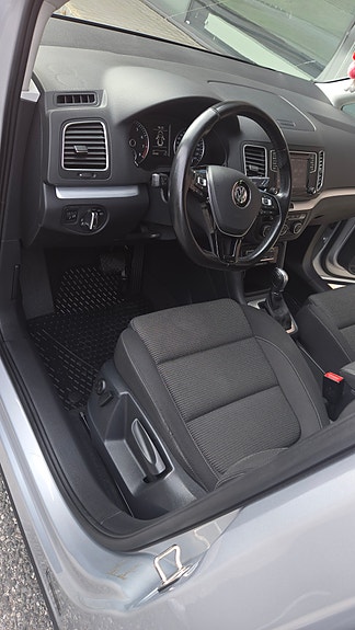 Volkswagen Sharan 3 of 9