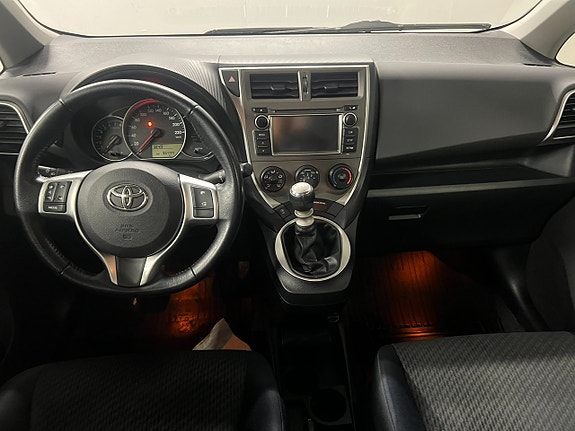 Toyota Verso-S 10 of 17
