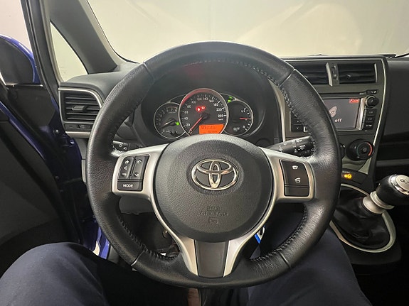 Toyota Verso-S 13 of 17