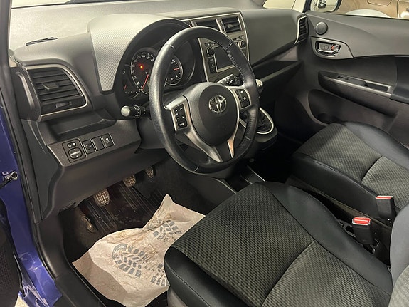 Toyota Verso-S 11 of 17