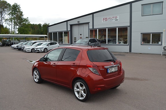 Toyota Yaris 4 of 20