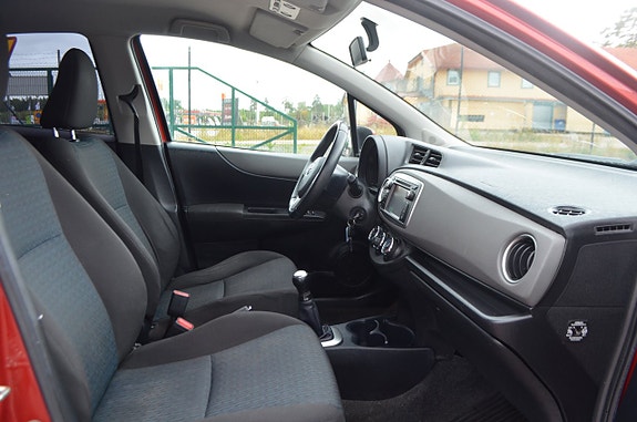 Toyota Yaris 15 of 20