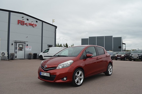 Toyota Yaris 3 of 20