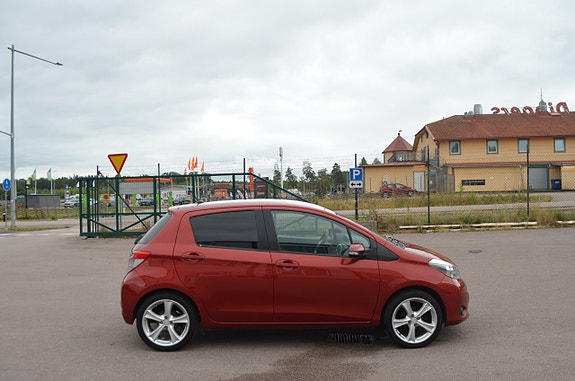 Toyota Yaris 8 of 20