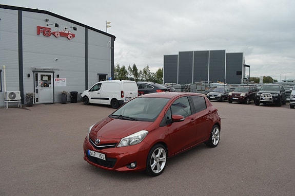 Toyota Yaris 2 of 20