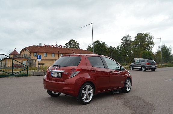 Toyota Yaris 7 of 20