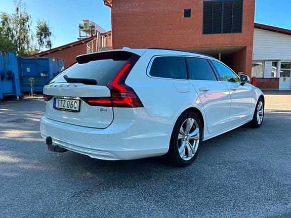 Volvo V90 2 of 18