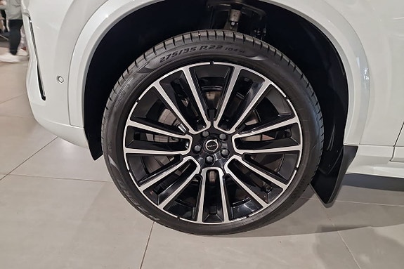 Volvo XC90 12 of 20