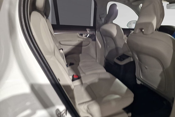 Volvo XC90 11 of 20