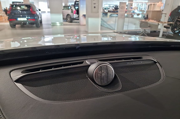 Volvo XC90 15 of 20