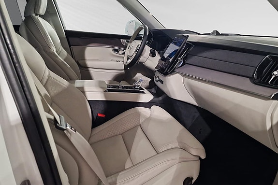 Volvo XC90 10 of 20