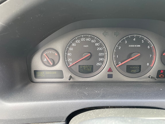 Volvo V70 6 of 10