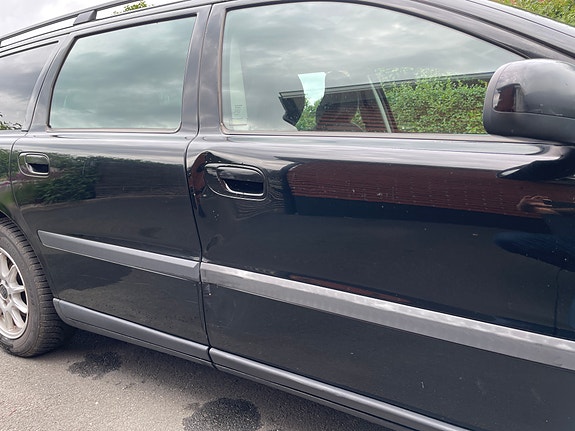 Volvo V70 3 of 10