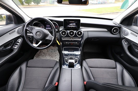 Mercedes-Benz C200 13 of 16