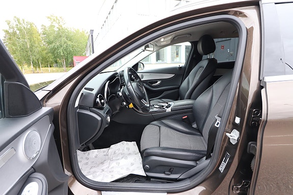 Mercedes-Benz C200 11 of 16