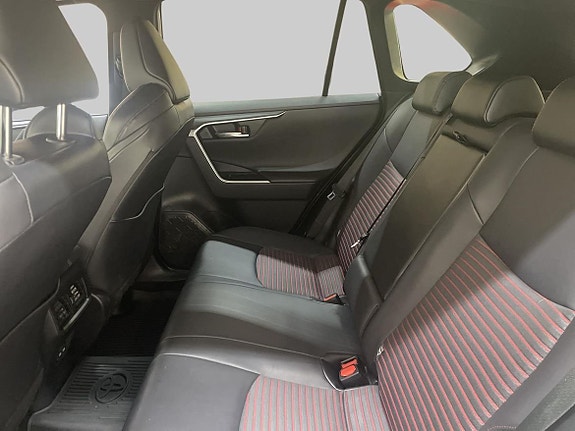 Toyota RAV4 11 of 21