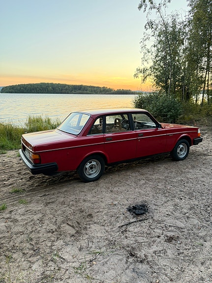 Volvo 244 3 of 6