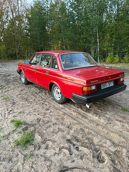 Volvo 244 2 of 6