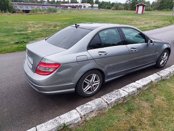 Mercedes-Benz C180 4 of 7