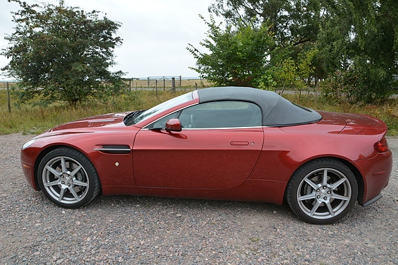 Aston Martin V8 Vantage 5 of 9
