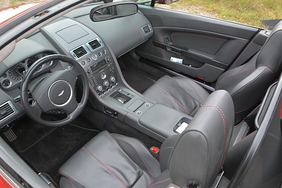 Aston Martin V8 Vantage 6 of 9