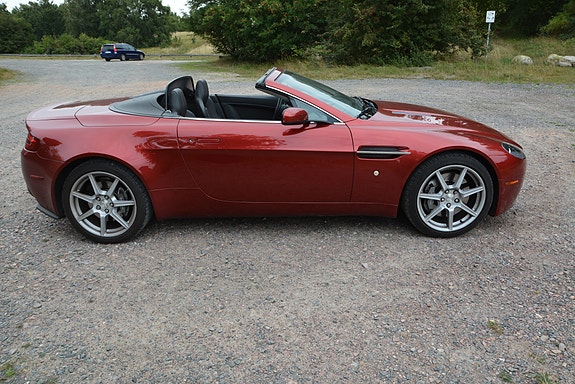 Aston Martin V8 Vantage 3 of 9