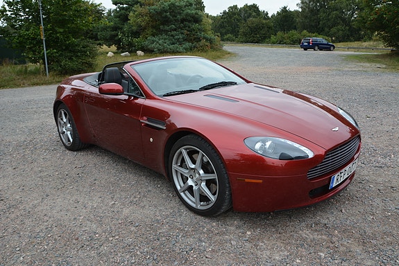 Aston Martin V8 Vantage 2 of 9