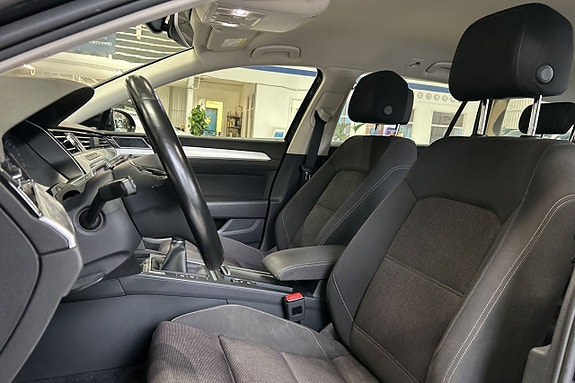 Volkswagen Passat 16 of 30