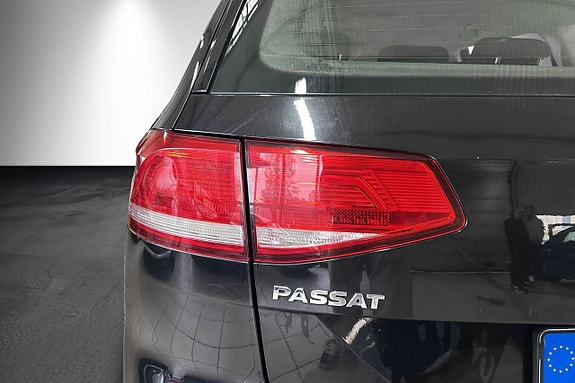 Volkswagen Passat 12 of 30