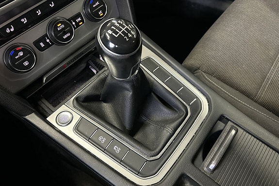 Volkswagen Passat 24 of 30
