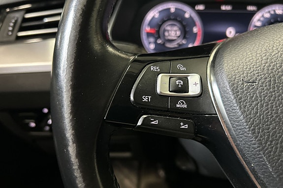 Volkswagen Passat 28 of 30