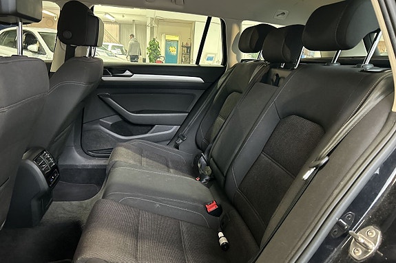Volkswagen Passat 18 of 30