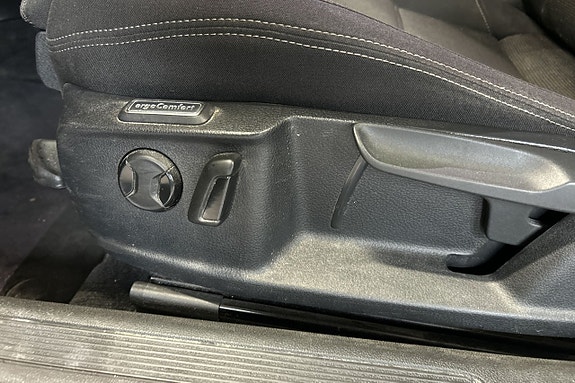 Volkswagen Passat 17 of 30