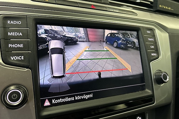 Volkswagen Passat 30 of 30
