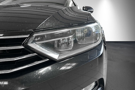 Volkswagen Passat 11 of 30