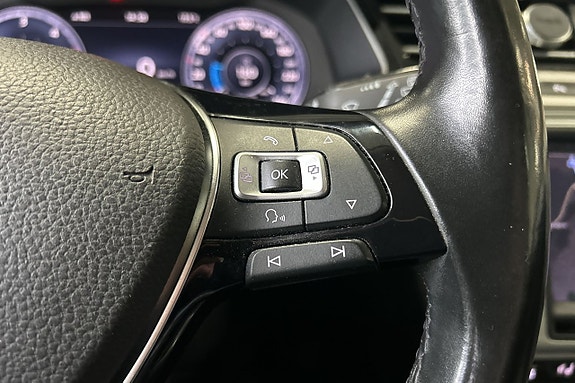 Volkswagen Passat 27 of 30