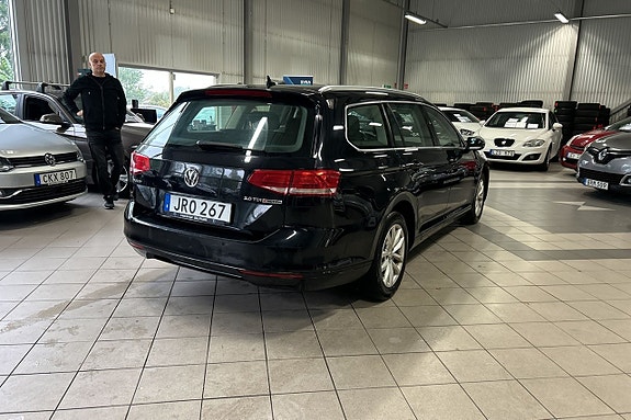 Volkswagen Passat 8 of 30