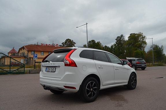 Volvo XC60 13 of 25