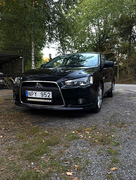 Mitsubishi Lancer 2 of 19