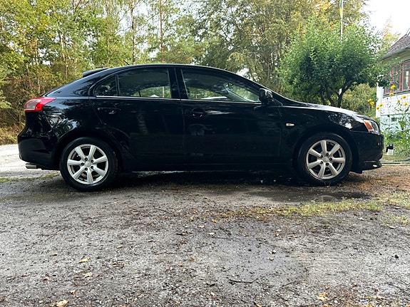 Mitsubishi Lancer 10 of 19
