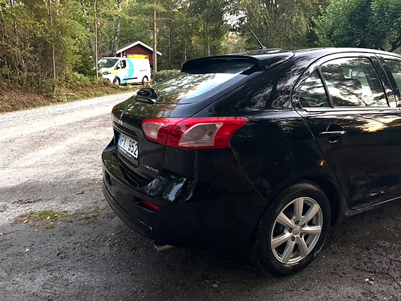 Mitsubishi Lancer 8 of 19
