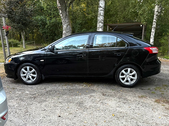Mitsubishi Lancer 9 of 19