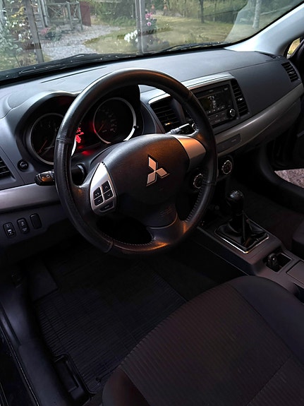 Mitsubishi Lancer 15 of 19
