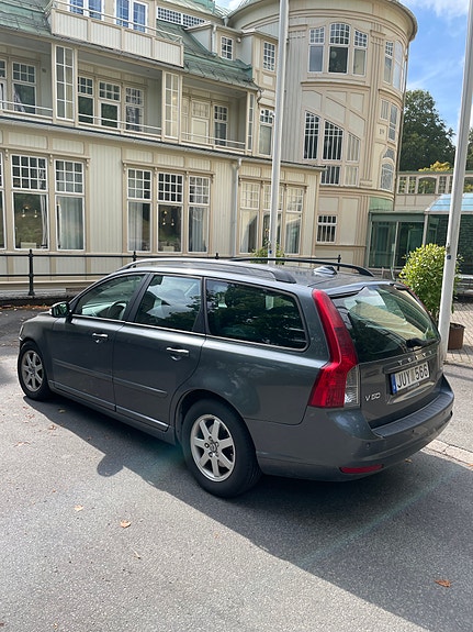 Volvo V50 2 of 13