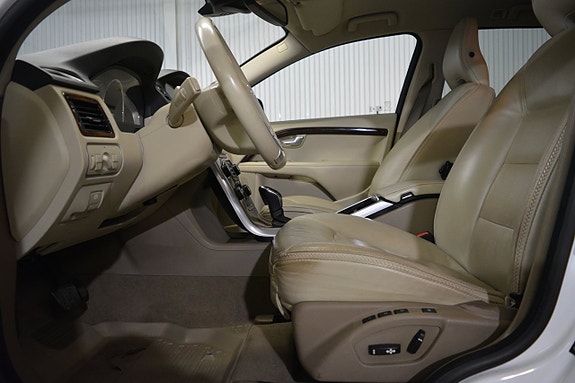 Volvo XC70 10 of 22