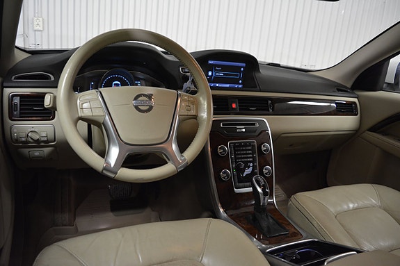 Volvo XC70 11 of 22