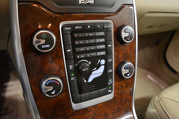 Volvo XC70 14 of 22