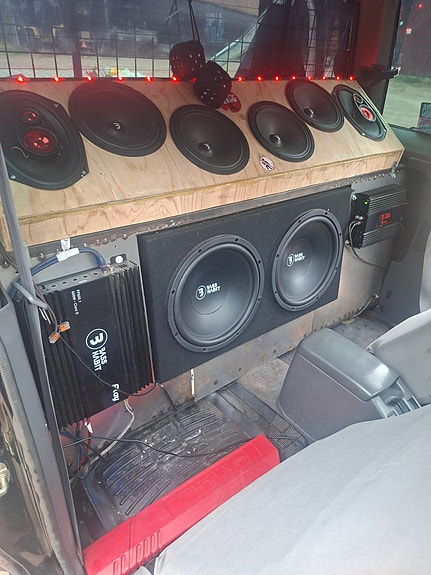 Nissan NP300 4 of 6