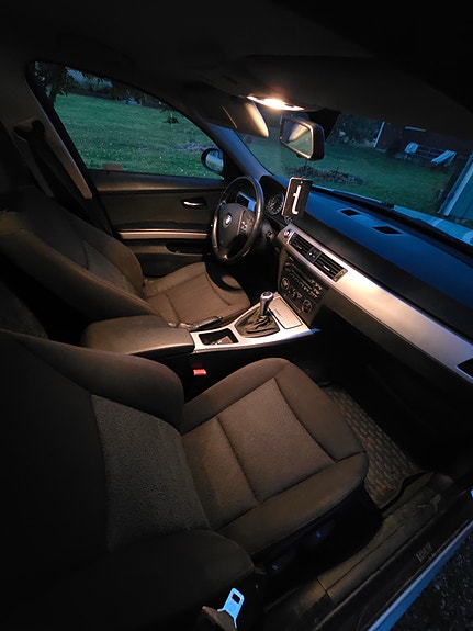 BMW 320i 6 of 6